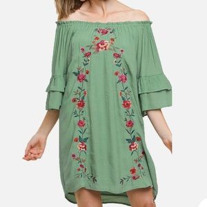 Super cute Umgee Sage Off the shoulder floral embroidered dress//size small